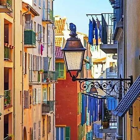 Carre D'or